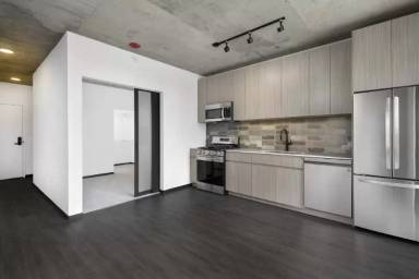 Main picture of 1449 W Randolph St