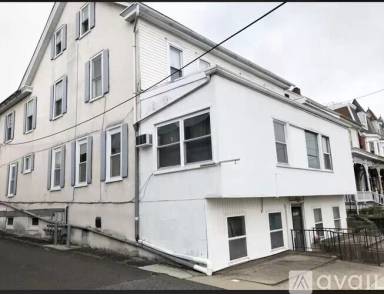 Main picture of 120 Main St