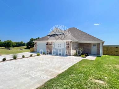Main picture of 591 Bradford Dr
