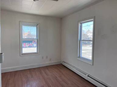 Main picture of 36 Lake St