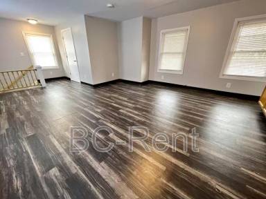 Main picture of 1127 Main St