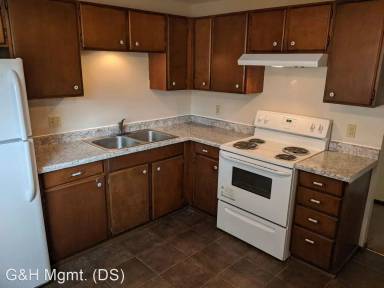 Main picture of 875 Spring Rd