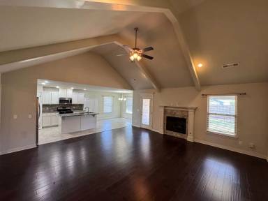 Main picture of 807 SW Vangough Rd