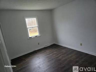 Main picture of 1025 Lakeway Dr