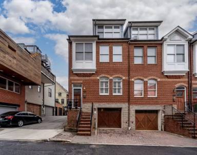 Main picture of 1009 S Decker Ave