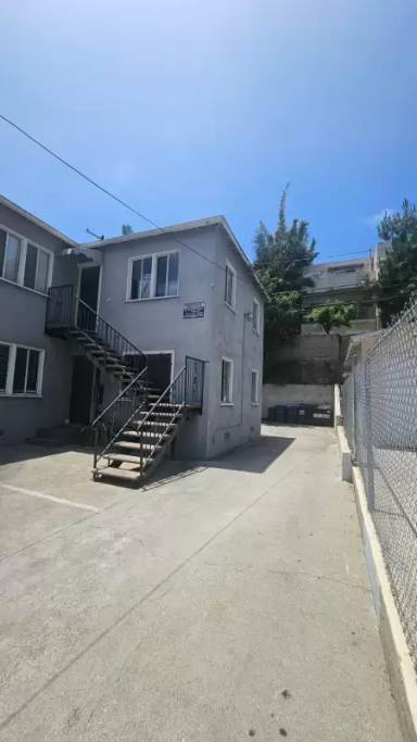 Main picture of 527 N Alexandria Ave