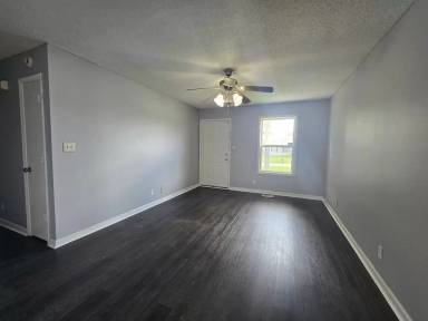 Main picture of 102 Waterford Dr
