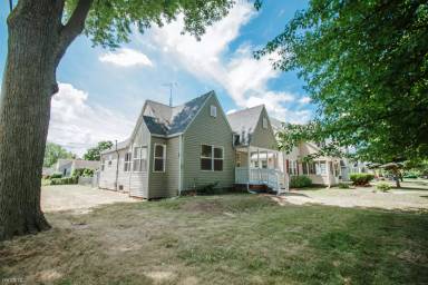 Main picture of 233 W Poinsetta Ave
