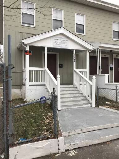 Main picture of 669 Ogden St