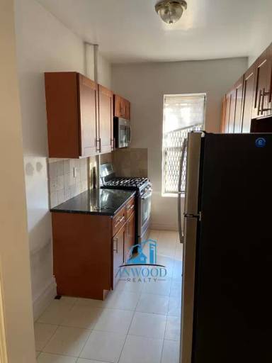 Main picture of 666 Saint Nicholas Ave