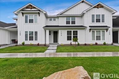Main picture of 11016 W Portola St