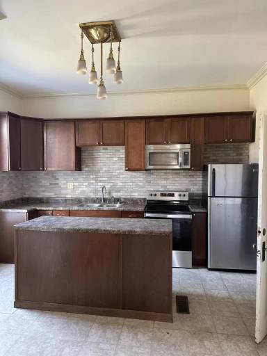 Main picture of 1349 6th Ave