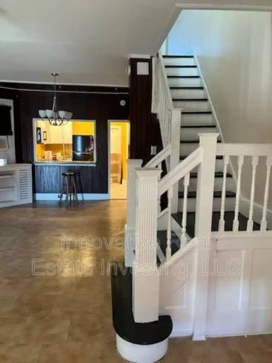 Main picture of 6115 Lansdowne Ave
