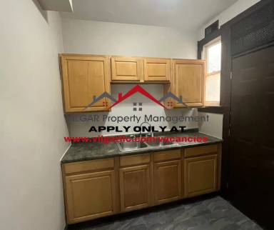 Main picture of 917 W 145th St