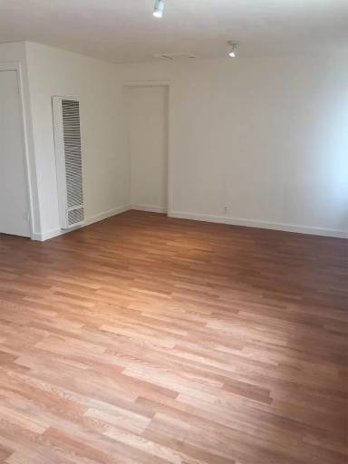 Main picture of 45 E Gentile St