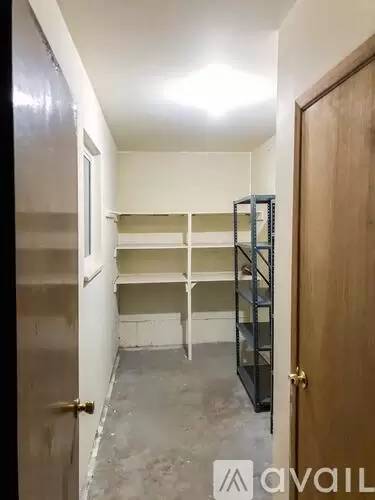 Main picture of 4600 S Akron St