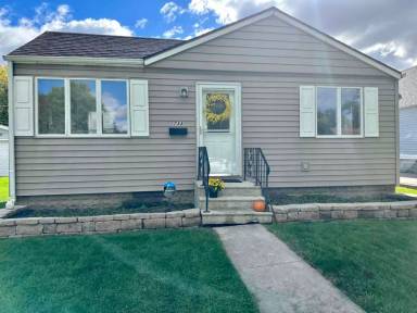 Main picture of 733 2nd Ave