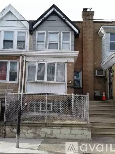 Main picture of 4740 Loring St