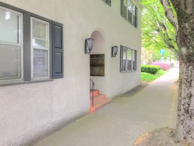 Main picture of 1035 SE 12th Ave