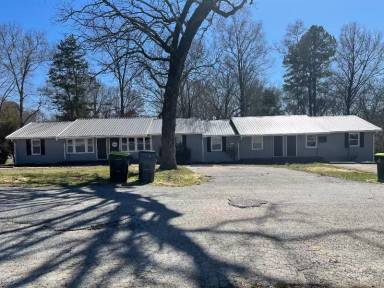 Main picture of 305 Houseal St