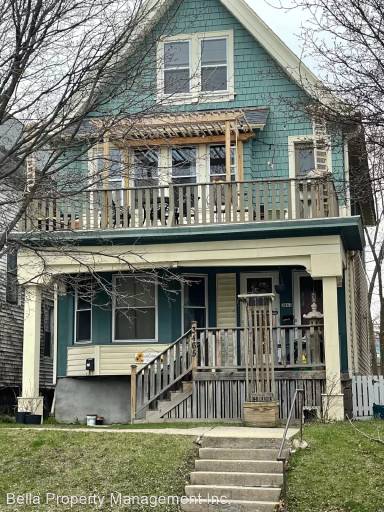 Main picture of 3465 N Oakland Ave
