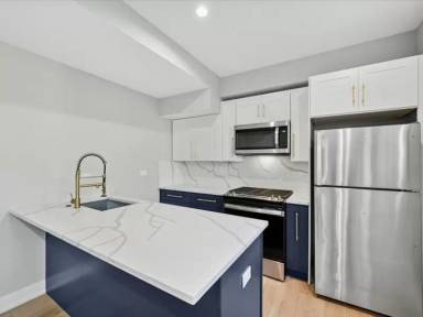 Main picture of 2818 W Fletcher St