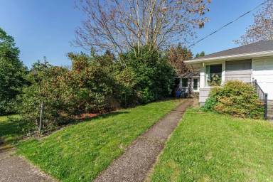 Main picture of 902 Grove St