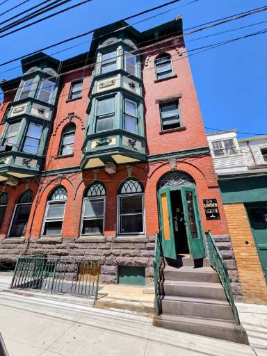 Main picture of 809-811 W Linden St