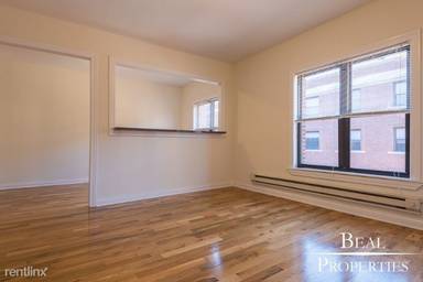 Main picture of 813 W Waveland Ave