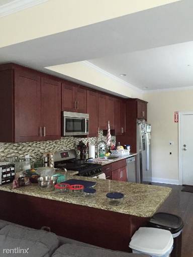 Main picture of 18 Robeson St