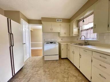 Main picture of 521 Townview Cir E