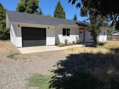 Main picture of 1246 Hughes St