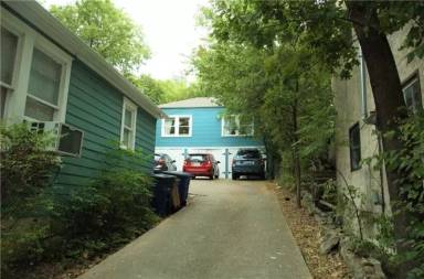 Main picture of 202 E 31st St