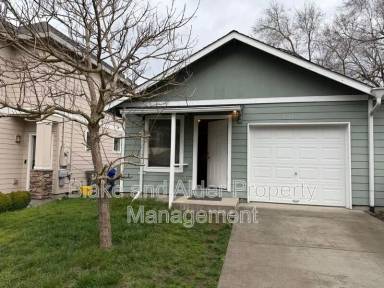Main picture of 13637 SE Center St