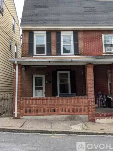 Main picture of 521 E Morton St