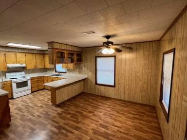 Main picture of 5918 Perry Ln
