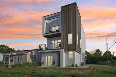 Main picture of 500 W Sanford St