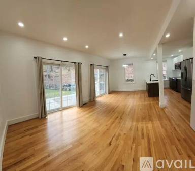 Main picture of 3096 Washington St