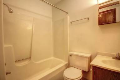 Main picture of 606 W Healey St