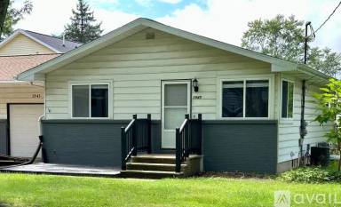 Main picture of 1945 Adelpha Ave
