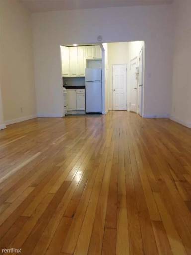 Main picture of 243 E 83rd St