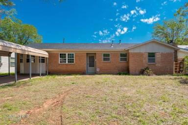 Main picture of 2117 Yorktown Dr