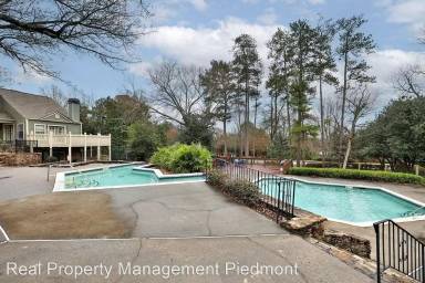 Main picture of 2605 Vinings Central Dr SE