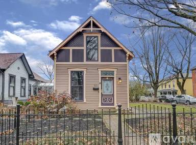 Main picture of 321 N Park Ave