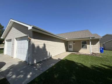 Main picture of 805 Clubhouse Dr
