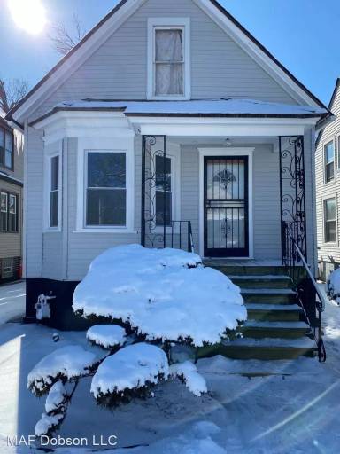 Main picture of 25 W 108th Pl