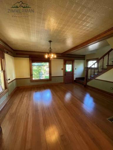 Main picture of 1642 W Main St