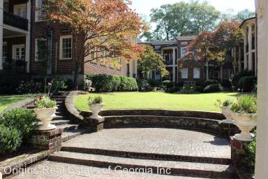 Main picture of 1027 Saint Charles Ave NE