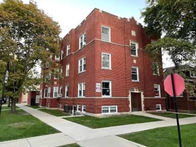 Main picture of 3621 W Roscoe St