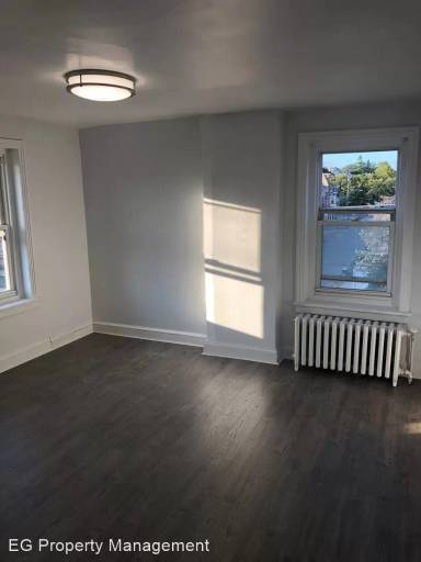 Main picture of 300 W Coulter St